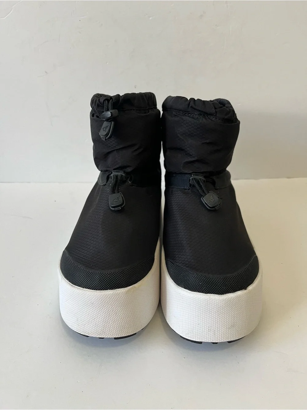 Baffin Tornio Black Puffer Waterproof Platform Boots Women's Size 9